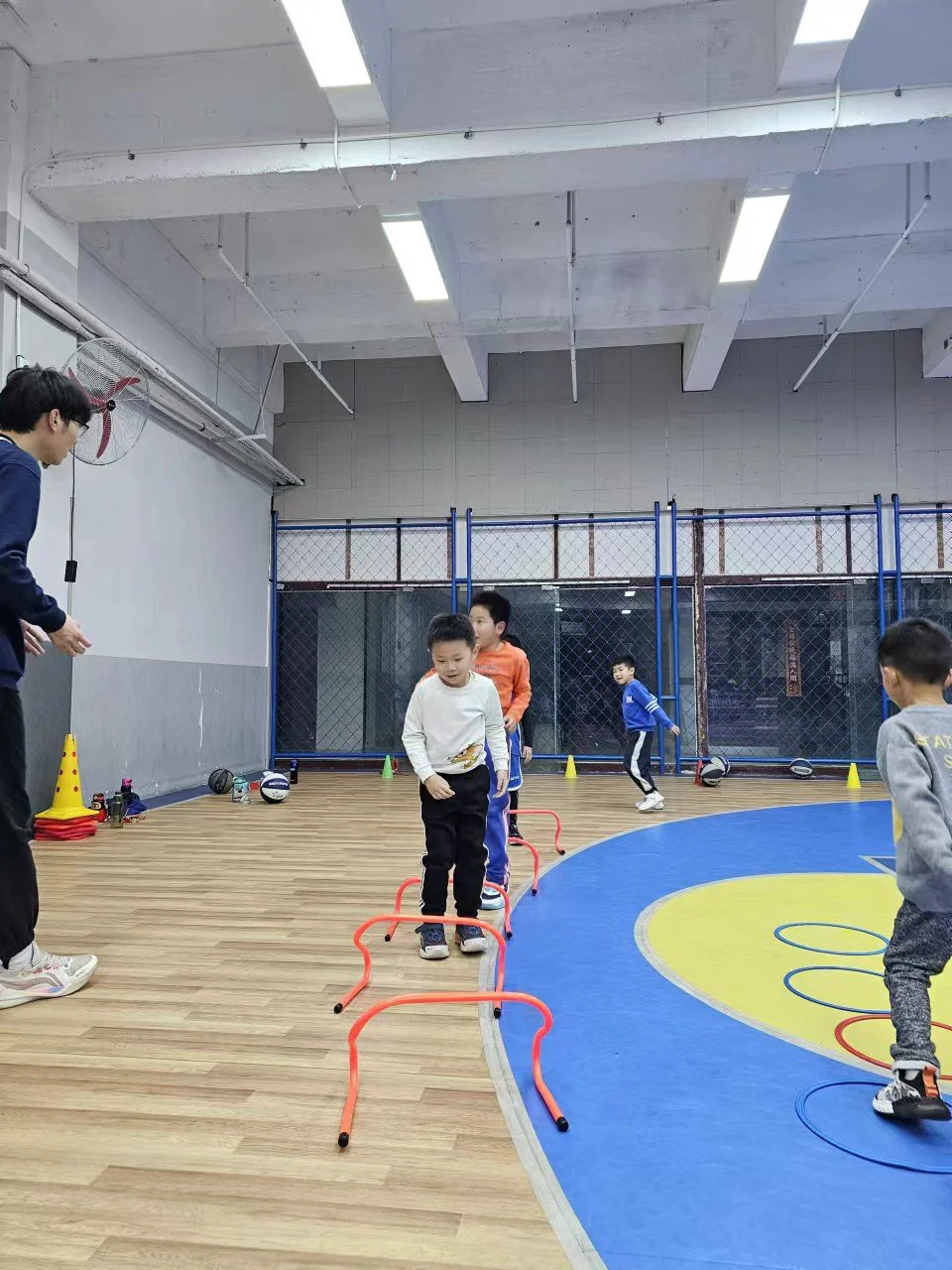 哪里可以找到适合青少年的篮球季前赛训练营_1